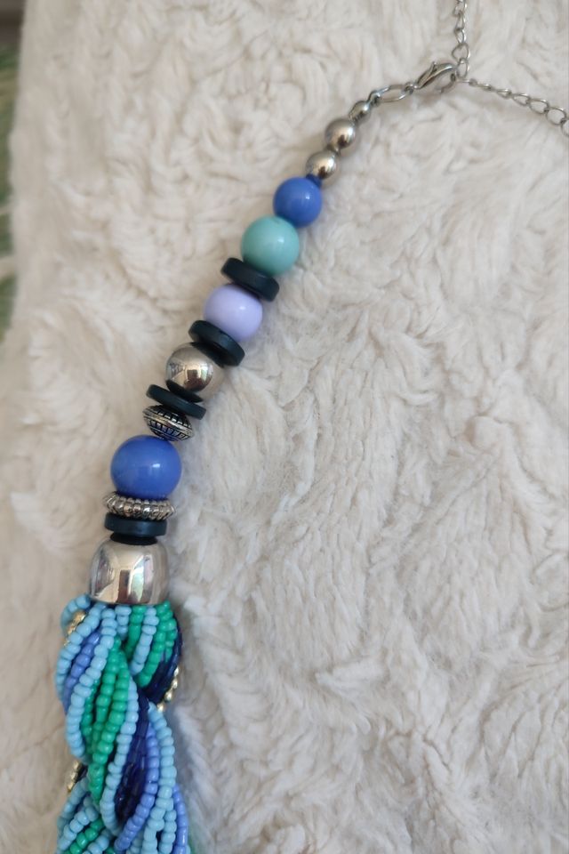 COLLAR GARGANTILLA tonos azules.