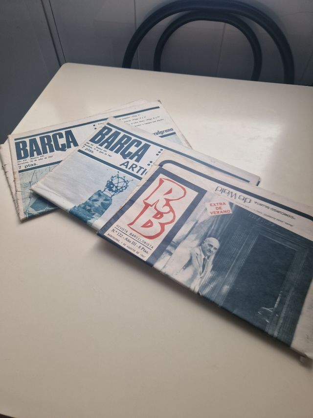 Hinchas nostálgicos del Barça, antiguos periódicos