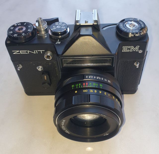 Unico .. Zenit EM + Helios 44M