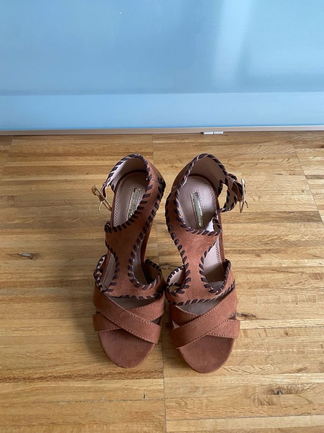 Sandalias marrones tacón alto