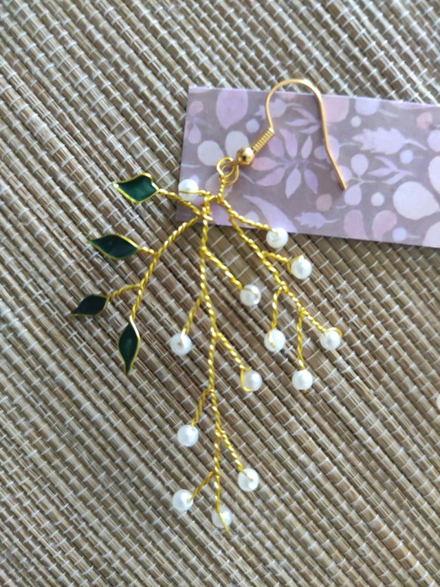 Pendientes de piedra y esmalte