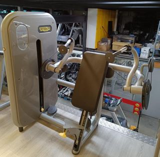LOTE MAQUINARIA TECHNOGYM seminuevo