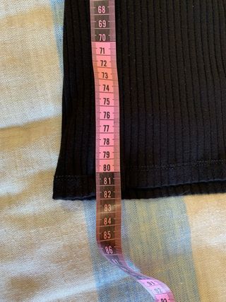 Pantalón negro de punto, de Stradivarius, talla M.