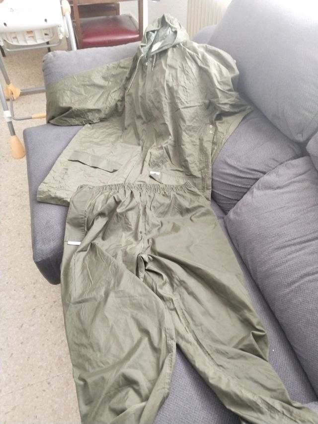 Chubasquero Perfecto para la caza y la pesca.