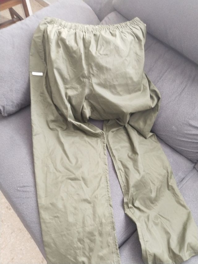 Chubasquero Perfecto para la caza y la pesca.