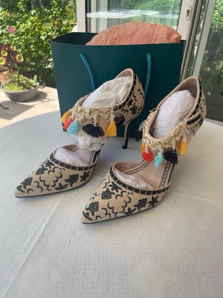 Originales tacones fiesta bordados a estrenar!