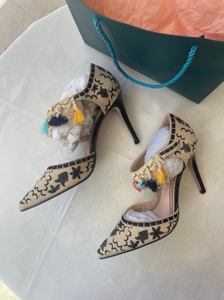 Originales tacones fiesta bordados a estrenar!