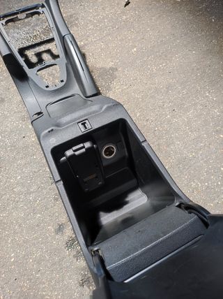 Reposa brazos central Saab 93 ‼️