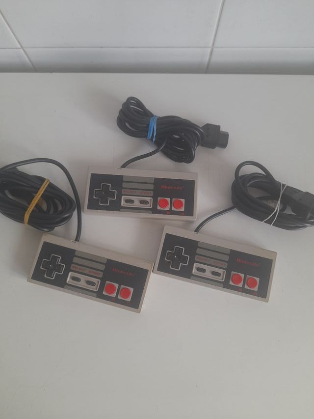 3 mandos NINTENDO NES