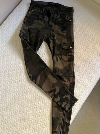 Pantalones pitillo de camuflaje
