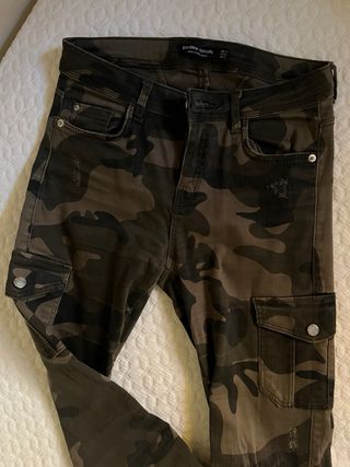 Pantalones pitillo de camuflaje
