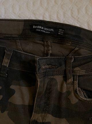 Pantalones pitillo de camuflaje