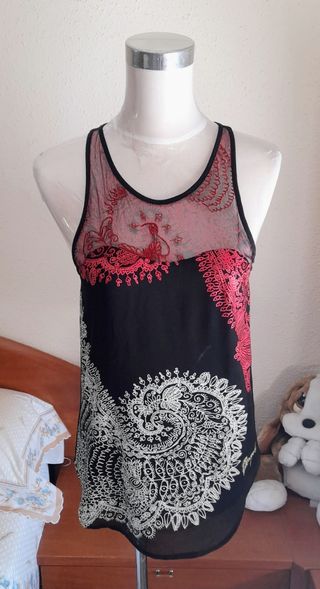 Top Desigual talla M o 36-38. Como nuevo!!