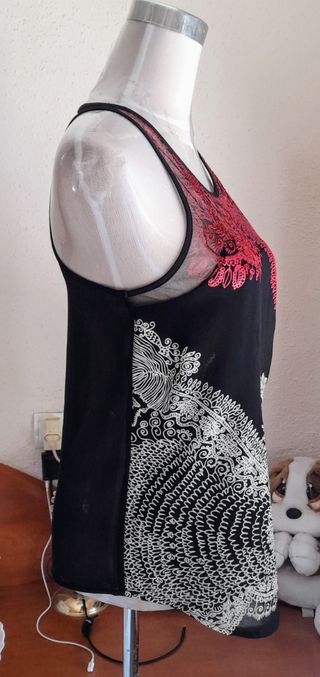 Top Desigual talla M o 36-38. Como nuevo!!