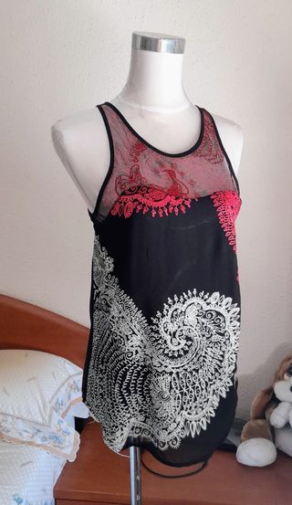 Top Desigual talla M o 36-38. Como nuevo!!