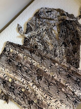Conjunto falda y blusa piel de serpiente