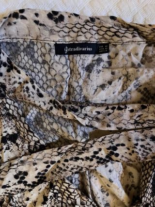 Conjunto falda y blusa piel de serpiente