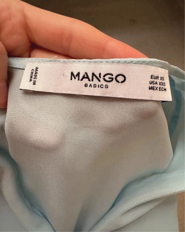 Blusa Mango celeste elegante