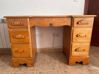 Comoda de madera. Antigua pero bien conservada
