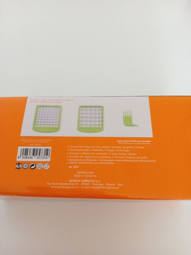 Taglia affetta verdure con contenitore 
Mandolina