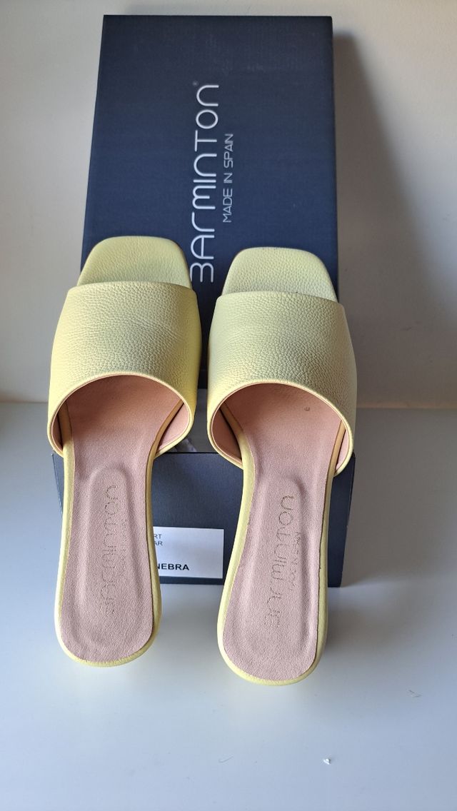 Sandalias Barminton amarillo pastel