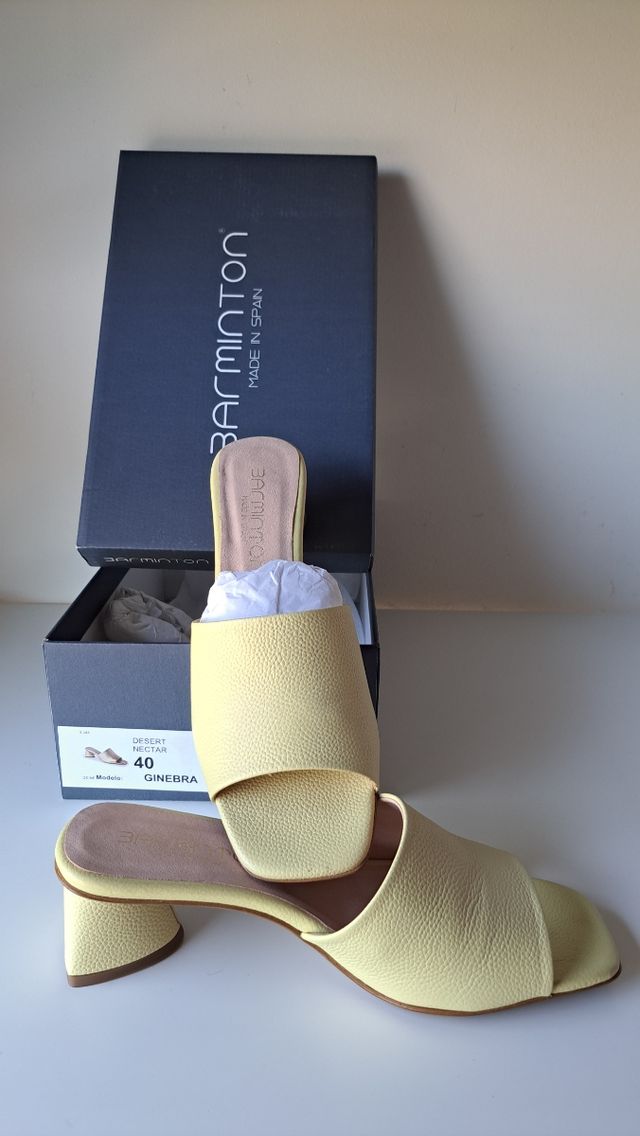 Sandalias Barminton amarillo pastel