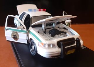 Ford Crown Victoria Miami Police Greenlight 1/43