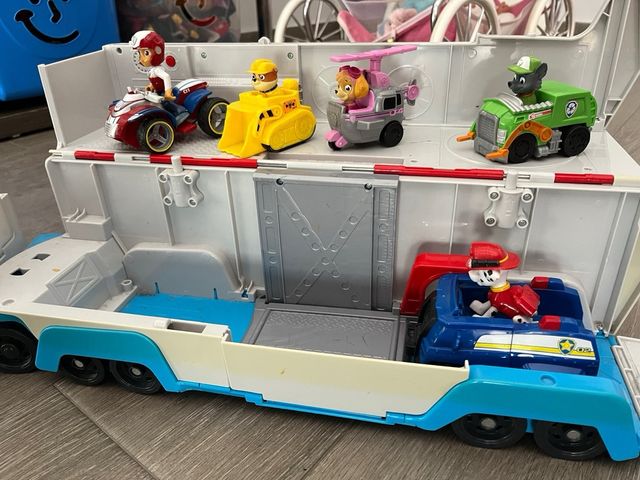 Camion patrulla canina