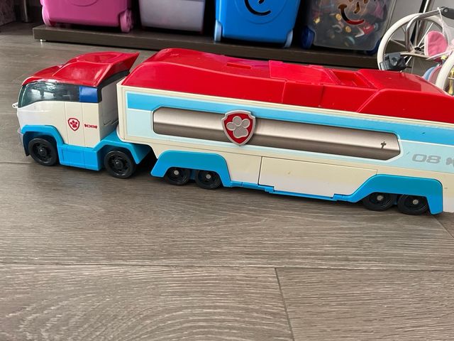 Camion patrulla canina