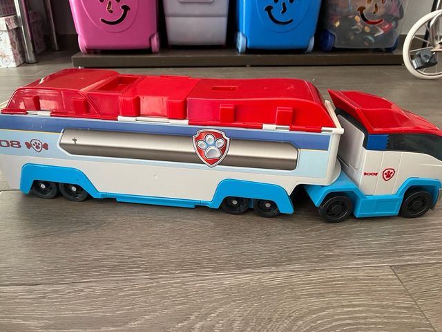 Camion patrulla canina