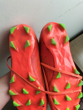 Botas futbol predator rojas