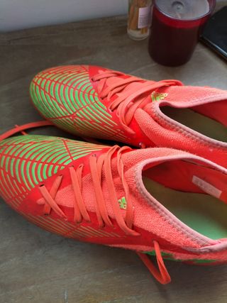 Botas futbol predator rojas