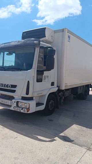 CAMION DE CARGA 8000KG EQUIPADO CON TERMOKING