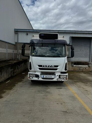 CAMION DE CARGA 8000KG EQUIPADO CON TERMOKING
