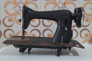 Máquina coser antigua Alfa