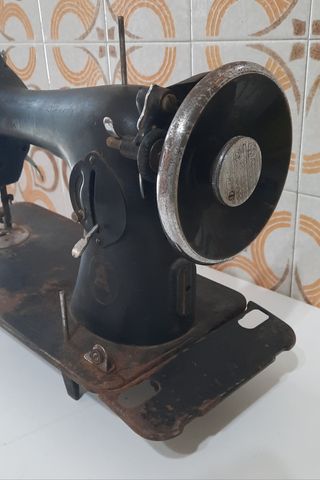 Máquina coser antigua Alfa