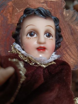 NIÑO JESÚS OJOS DE CRISTAL TÚNICA DE TERCIOPELO