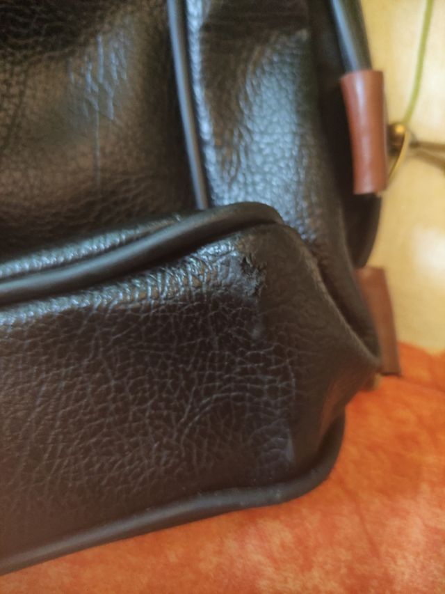 Portatrajes de piel negra