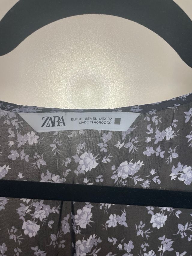 Vestido manga larga satinado Zara