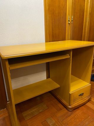 Escritorio de madera