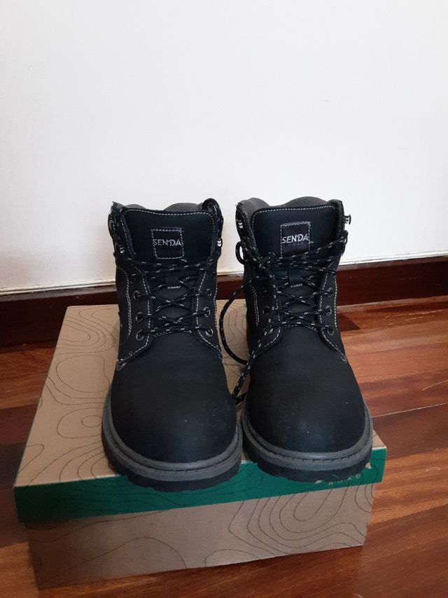 Botín negro caballero t-42 Senda Road