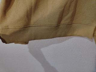 Sudadera de niñas beis.