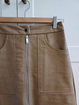 Falda efecto piel Stradivarius 