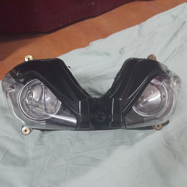 Faro delantero triumph daytona 675