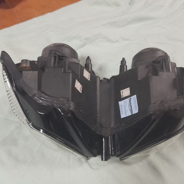 Faro delantero triumph daytona 675