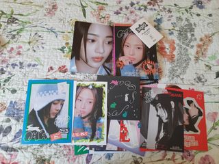 Ofera CD del grupo New Jeans Con muchos Post Cards