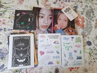 Ofera CD del grupo New Jeans Con muchos Post Cards