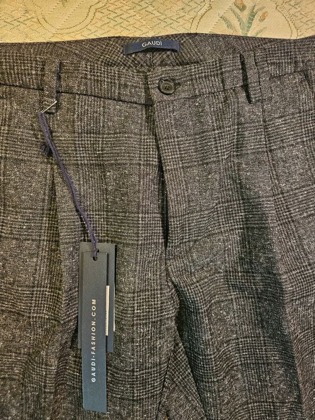 Pantaloni gaudi 