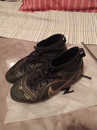 Botas de futbol negras Nike talla 38