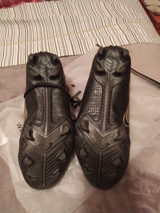 Botas de futbol negras Nike talla 38